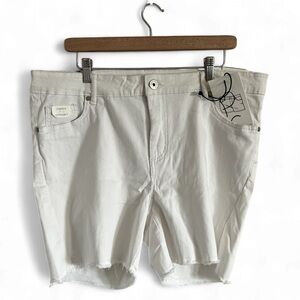 White Jean Shorts with Relaxed Fit and Frayed Hem